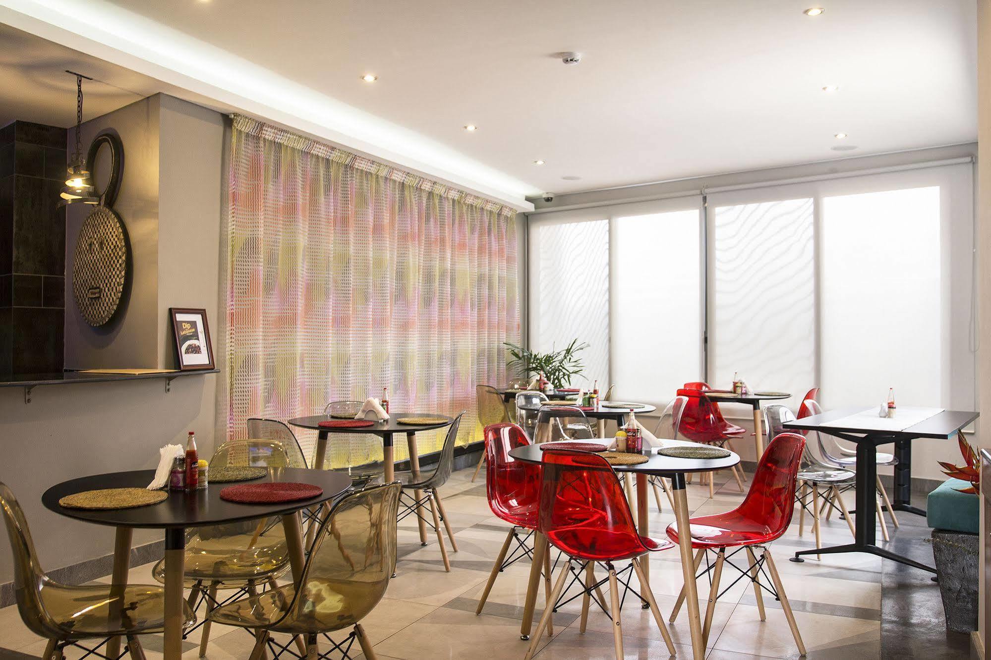 Urbano Hotel By Roots Wiaboman Bagian luar foto