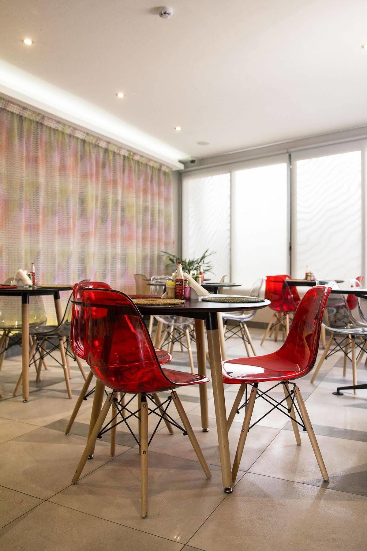Urbano Hotel By Roots Wiaboman Bagian luar foto