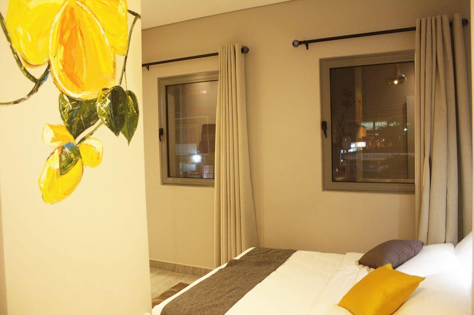 Urbano Hotel By Roots Wiaboman Bagian luar foto
