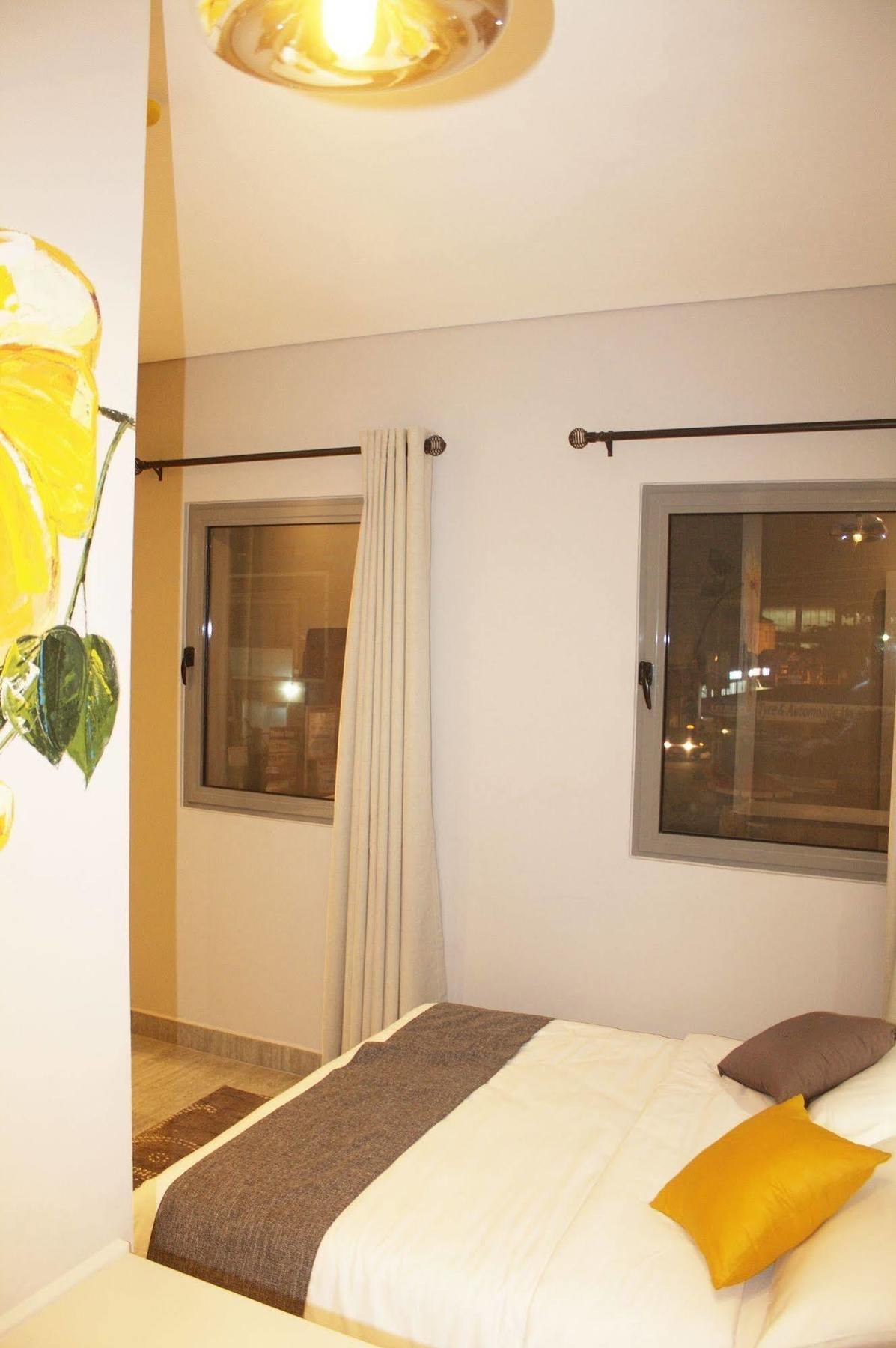Urbano Hotel By Roots Wiaboman Bagian luar foto