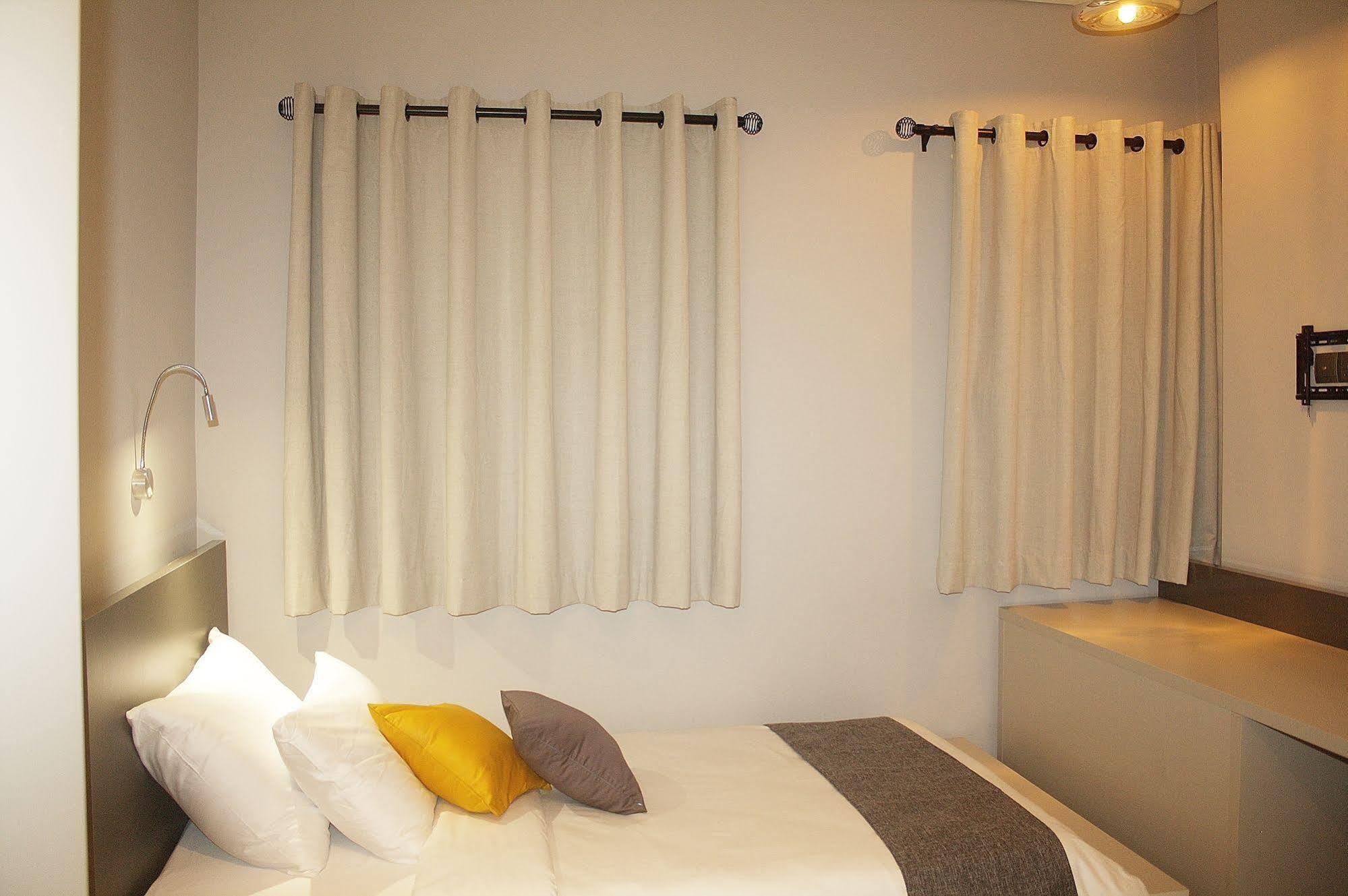 Urbano Hotel By Roots Wiaboman Bagian luar foto