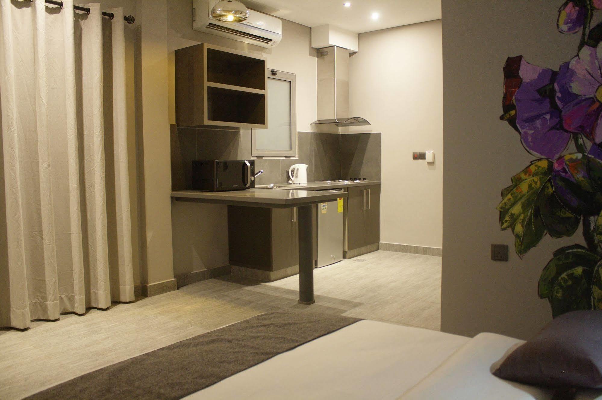 Urbano Hotel By Roots Wiaboman Bagian luar foto